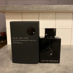 Armaf Club De Nuit Intense Man EDT 105 ML - Säljer min Club de nuit intense edt, ca 100/105 ml kvar. Full presentation medföljer.