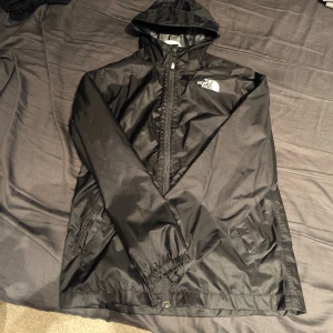 North Face skaljacka/regnjacka - Fint skick.  Storlek L i barn
