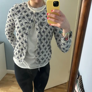 Iro Jacka - Super fin tunn jacka eller kofta. För liten för mig tyvärr, men väldigt fin. 