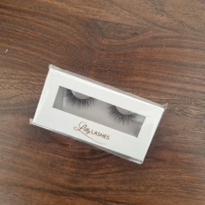 Lilly Lashes - Faux mink - Modellen är Lite mink, faux mink. Obrutenförpackning.