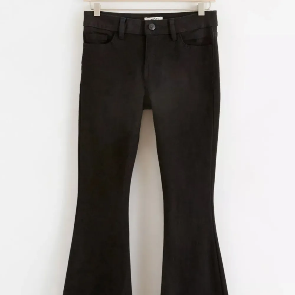 Säljer dessa jeans ifrån Lindex barnavdelning💕 Andvända några gånger men inga defekter❣️. Jeans & Byxor.