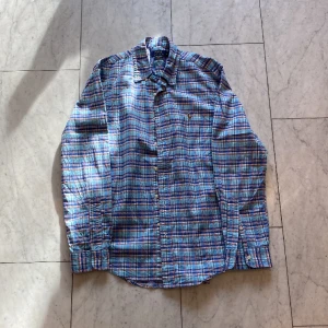 Ralph Lauren skjorta - Säljer en ralph lauren skjorta i storlek M, het ny knappt använd. Skriv vid frågor!