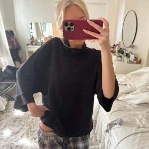 Trekvartsärmad tröja - Trekvartsärmad tröja. Hur fin som helst men har flera liknande!🩷🩷