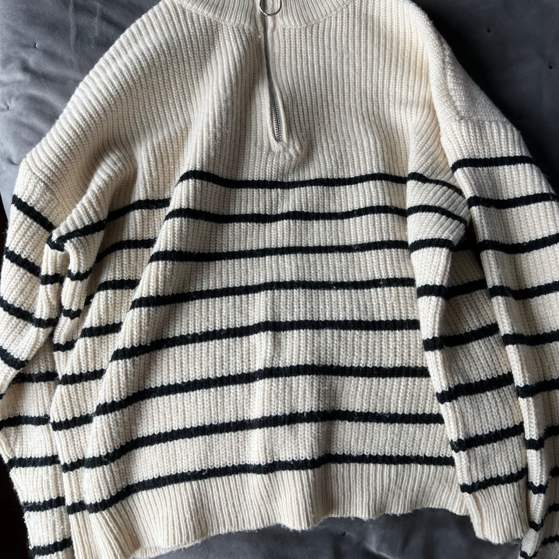 Randig stickad zip-tröja - 90