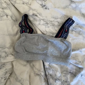 Topp från Tommy hilfiger - Aldrig använd 