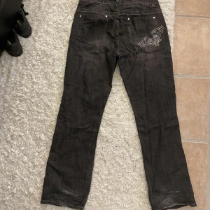 Baggy jeans  - Stl 44  Baggy  Bra i längden för mig som är 172cm 