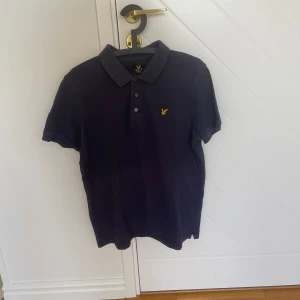 Lyle and scott Pike L - Bra skick Knappt använd 