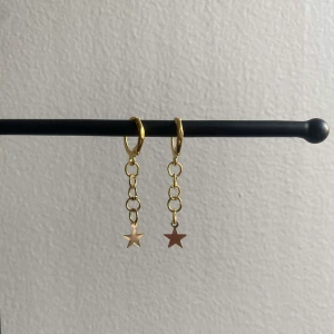 03guld örhängen - Supersnygga och trendiga örhängen!! (Ej nickelfria)