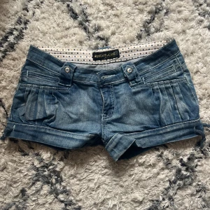Jätte snygga jeansshorts  - Storlek L men passar mig som vanligtvis är S/M 🩷