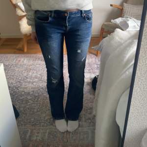 Ltb Roxy jeans som tyvärr inte kommer till användning. Storleken är 28/32. Är 173 och de passar perfekt i längden❤️