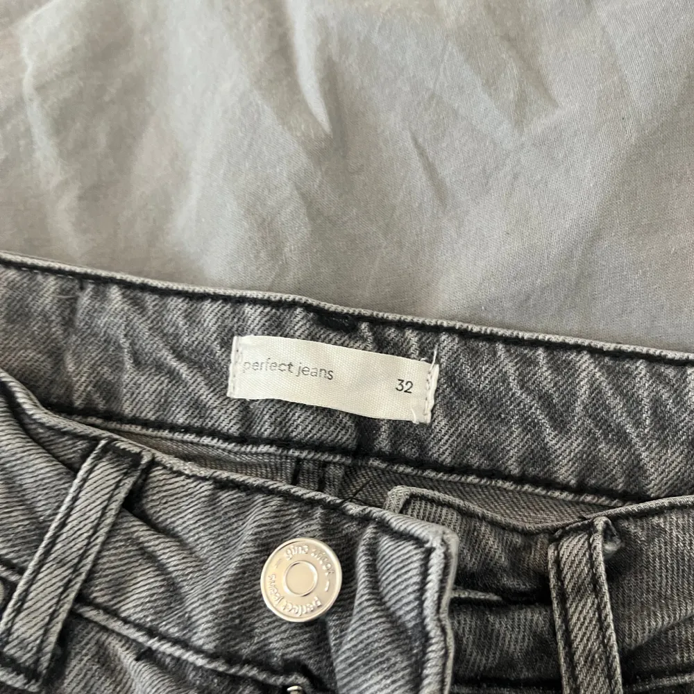 Gråa jeans från Gina tricot. Jeans & Byxor.