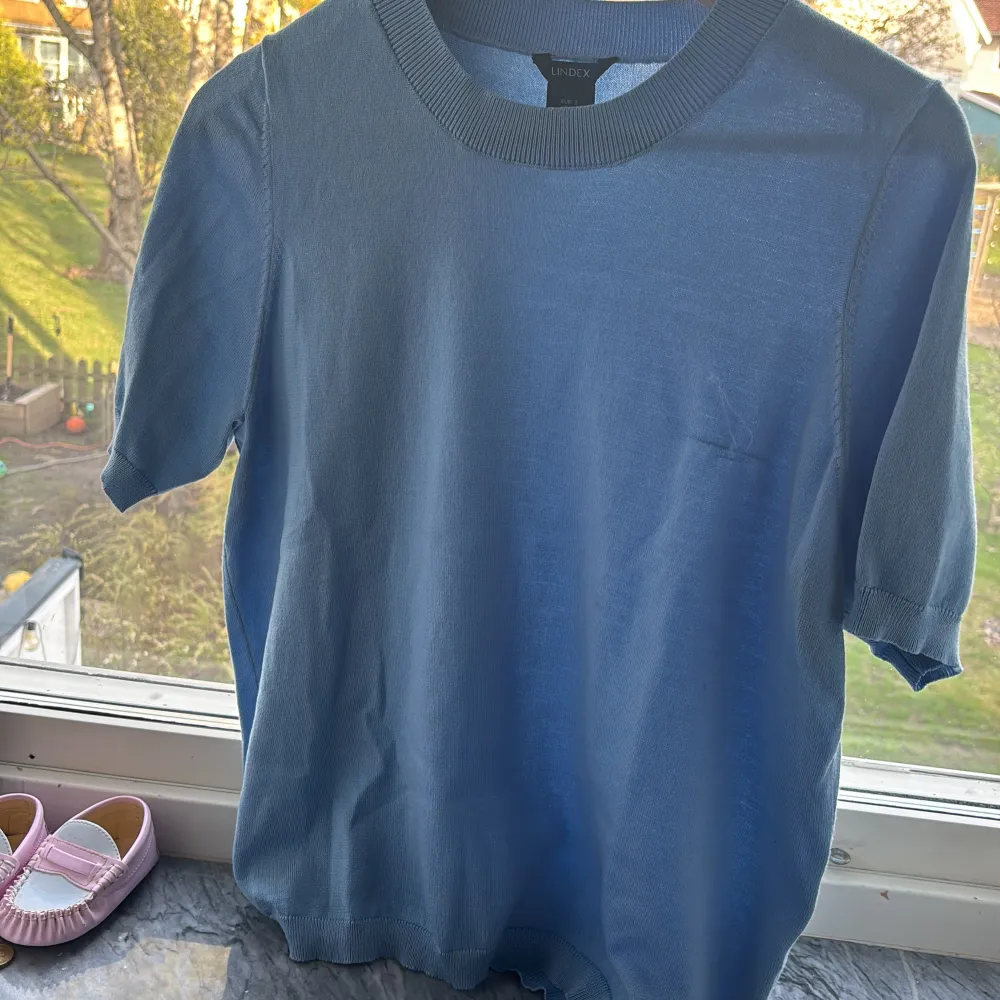 Två superfint stickade tröjor från Lindex som knappt är använda. Köp 1 för 60 och 2 för 100!. T-shirts.