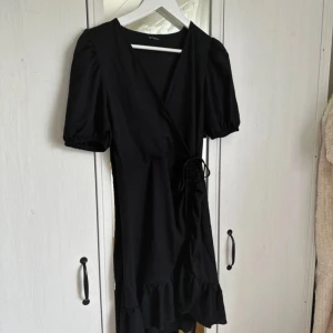 Klänning - Gina Tricot  - Klänning från Gina Tricot i fint skick!  Storlek S 