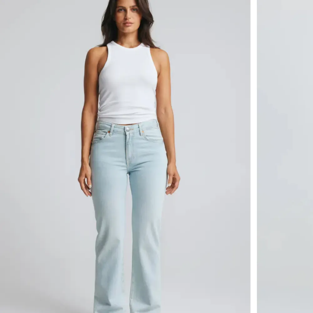 Säljer mina ”Low waist jeans 510” från Bik Bok i strl. W24-L34. Ordinarie pris är 699kr. Långa på mig som är 175 och säljer pga blivit för små. Använt några gånger men fortfarande i bra skick. Skriv för fler bilder. 💕. Jeans & Byxor.