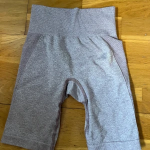 Cykelbyxor - Säljer dessa cykelbyxor från gymshark då de inte används längre. De finns heller inte kvar på hemsidan. Använda fåtal gånger och i perfekt skick.