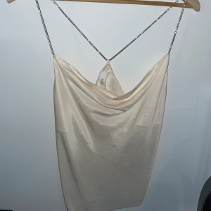 Fest topp - Använd en gång. Jättefin när man är solbränd till sommaren 🌞