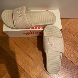 Stussy slides/tofflor - Stussy slides storlek 44 med og box 9/10 i skick   