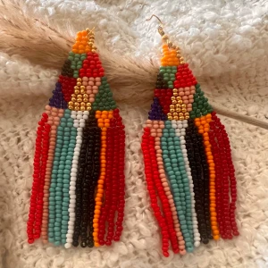 Örhängen  - Örhängen i många olika färger. 