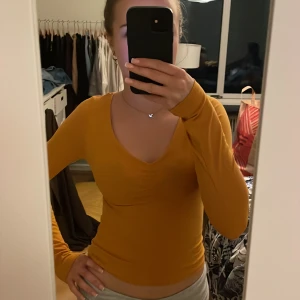 Orange  topp - Gul / orange söt topp långärmad storlek xs 