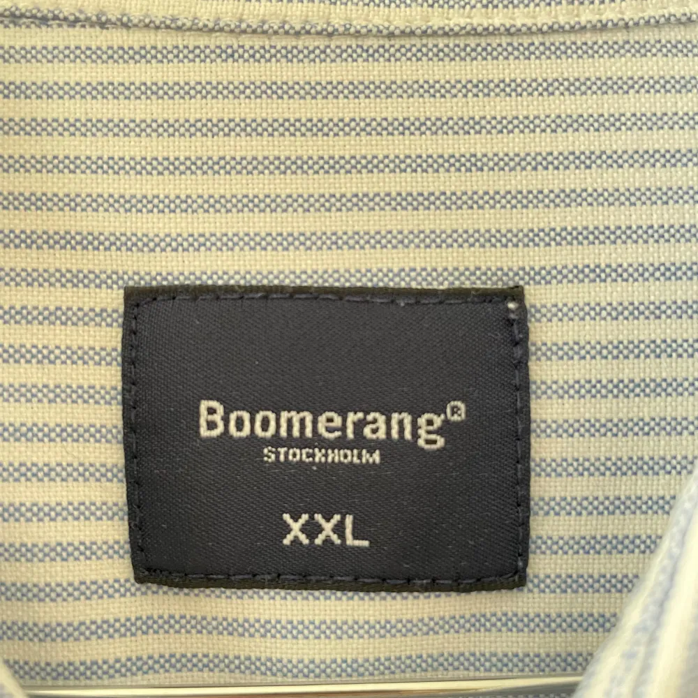 Boomerang skjorta . Skjortor.