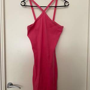 En rosa klänning från Lager 157 i storlek S