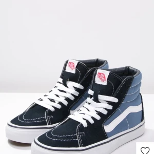 Blåa vans skor - Säljer mina Vans pga för små💜  inga defekter🥰 pris kan diskuteras!