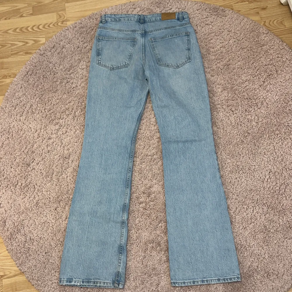3 par flared jeans från Gina Tricot. Jeansen är ”midrise”.Alla är i storlek 36. Paketpris 600kr (originalpris 500kr/st). Styckpris går att diskutera. . Jeans & Byxor.