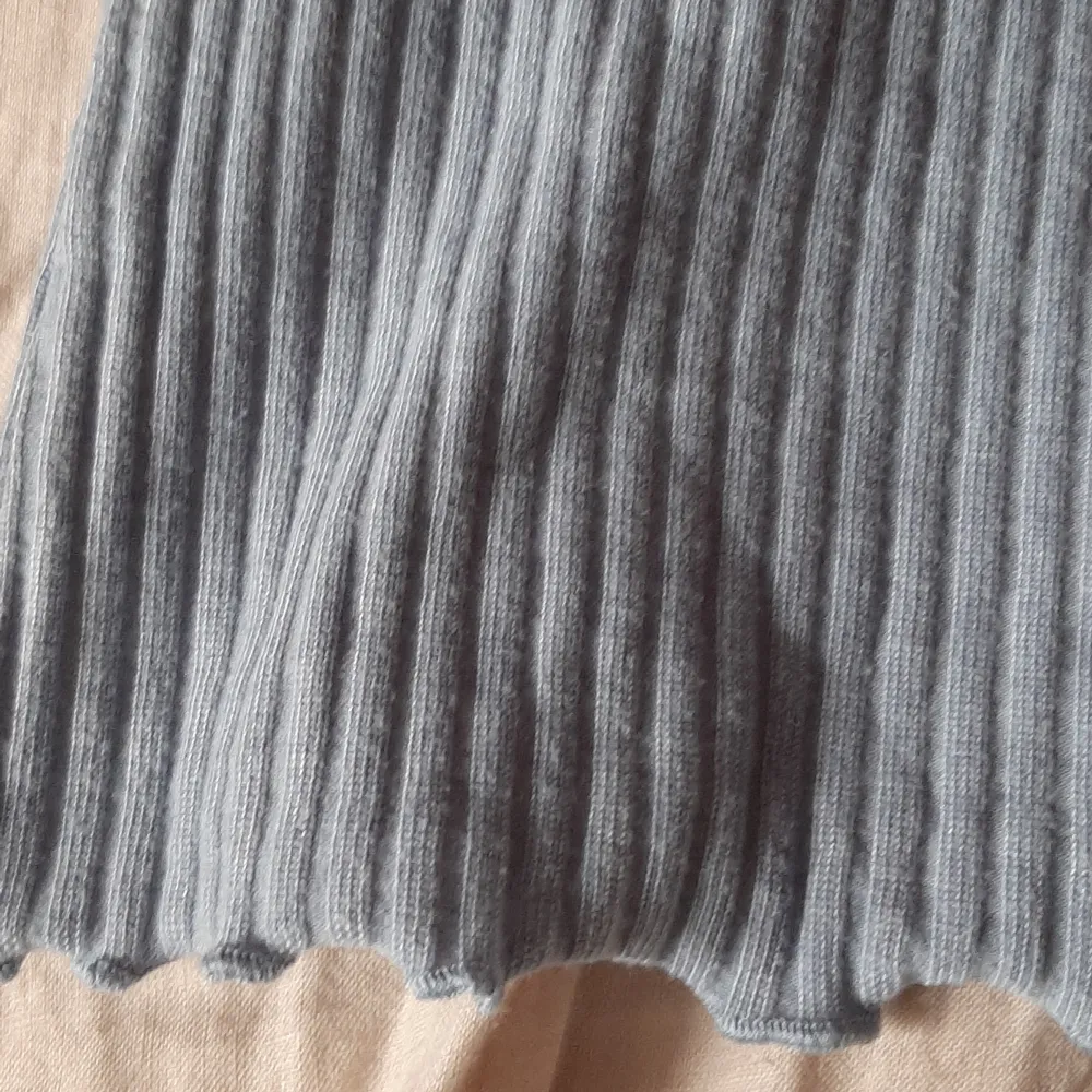Blå långärmad tröja från Only men rynkade detaljer (se sista bild). Superfin💕. Tröjor & Koftor.