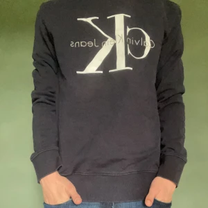 Calvin Klein tröja - Calvin Klein tröja med tryck. 