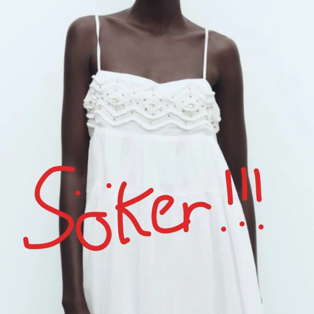 Söker denna zara klänning med ”pärlor” i storlek XS/S/XXS 💞 Skriv om ni har den!! Tänker runt 200-300 kr? 🤍. Klänningar.