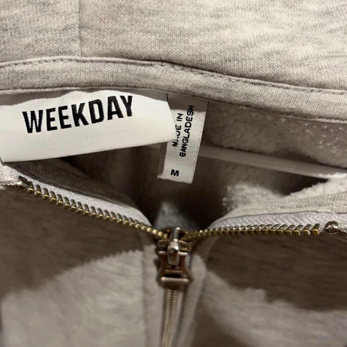 Grå zip hoodie weekday - 90