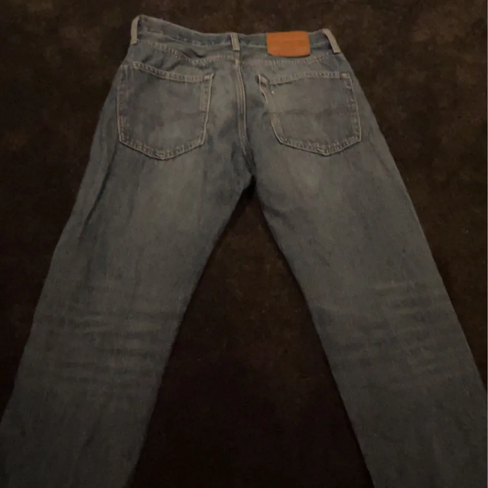 Schyssta Levis jeans som har använt ett få par gånger.. Jeans & Byxor.