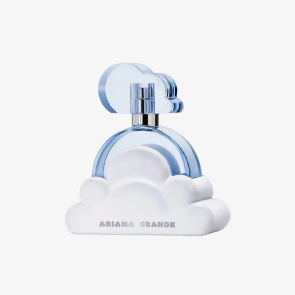 Säljer min Ariana Grande parfym 50 ml. Används några gånger som visas på bilderna. Men den är gott som ny. Köptes för 455 kr säljer den för 300 kr.. Parfym.