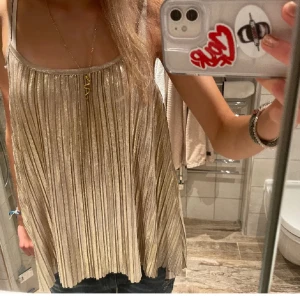 Glittrig topp - Snygg till fester!!💋💋💋tryck inte på köp nu utan att skriva innan 