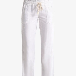 Roxy linnebyxor  - Säljer helt nya Roxy linnebyxor i Storlek S med lappen kvar, endast testade! Säljer då de var för små❤️