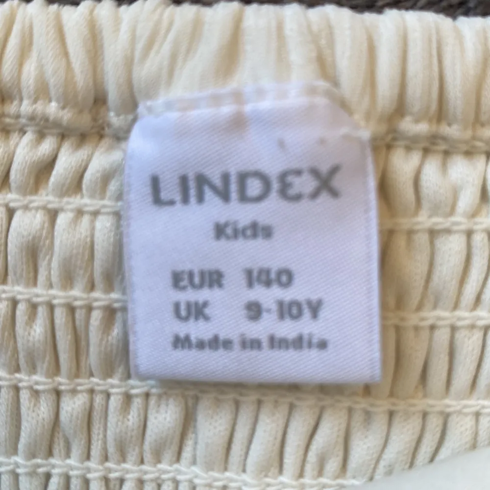 Säljer en nästan helt oanvänd klänning från Lindex ! 💖💕. Klänningar.