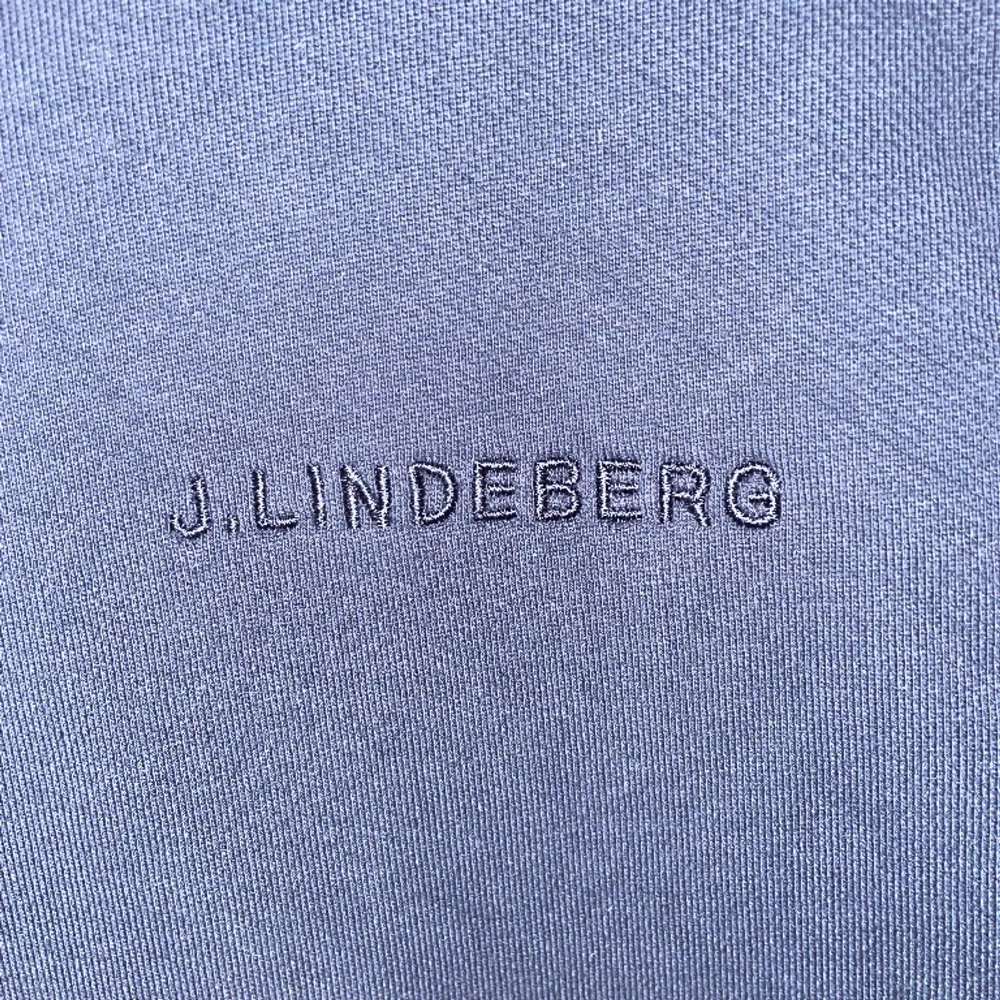 Använd ett fåtal gånger. Riktigt snygg tröja från märket J.lindeberg. Nypris 1000kr.. Tröjor & Koftor.