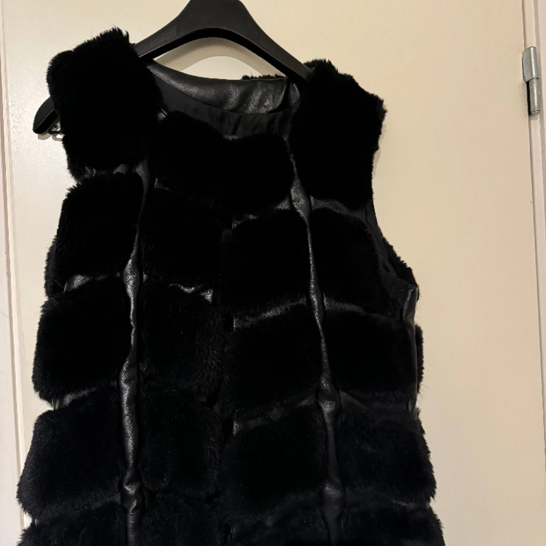 Väst i fuskpäls (ser äkta ut) - 90