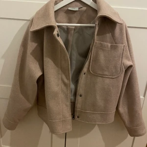 Kappa - En kort superfin kappa som inte längre kommer till användning💕