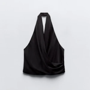 Satin topp med öppen rygg - Super söt, prislappen kvar, säljer då jag ej gillade den på mig💖