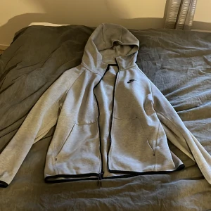 Nike zip hoodie  - Fin skick 
