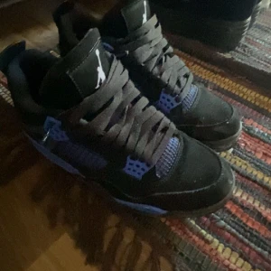 Skor Jordans  - Säljer pga lite för små 