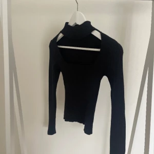 Snygg topp  - Snygg topp från bershka som tyvärr inte kommer till användning! Endast använd 1 gång. 