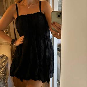 Luftig strandklänning - Luftig strandklänning från Soul River. Storlek 38.