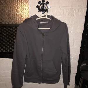 Zip hoodie  - Använt 1 gång 