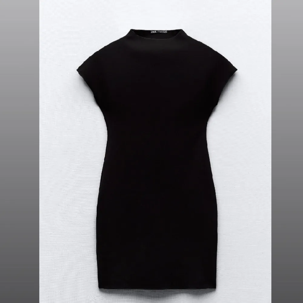 Så snygg klänning från zara som jag använt en gång! Köpte för 300kr och säljer för 200!. Mekot.