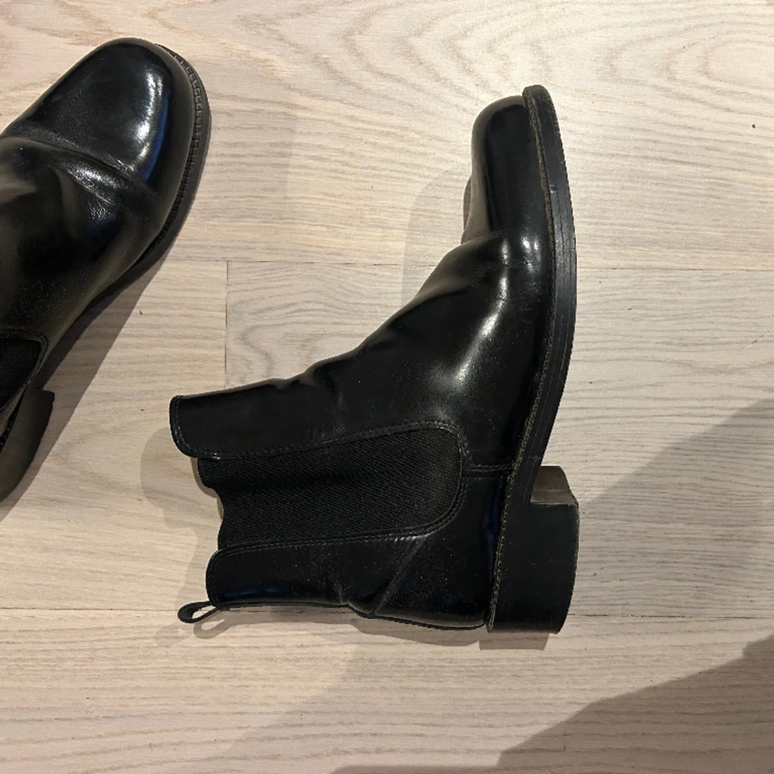 Svarta skinnstövletter - 91