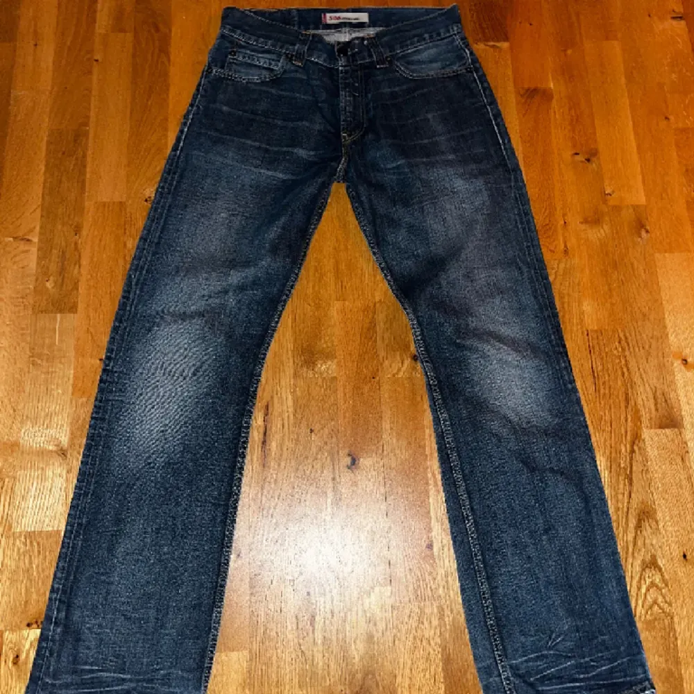 Levis jeans i bra kvalitet  Knappt använda! Hör gärna av dig vid frågor  Pris kan diskuteras . Jeans & Byxor.
