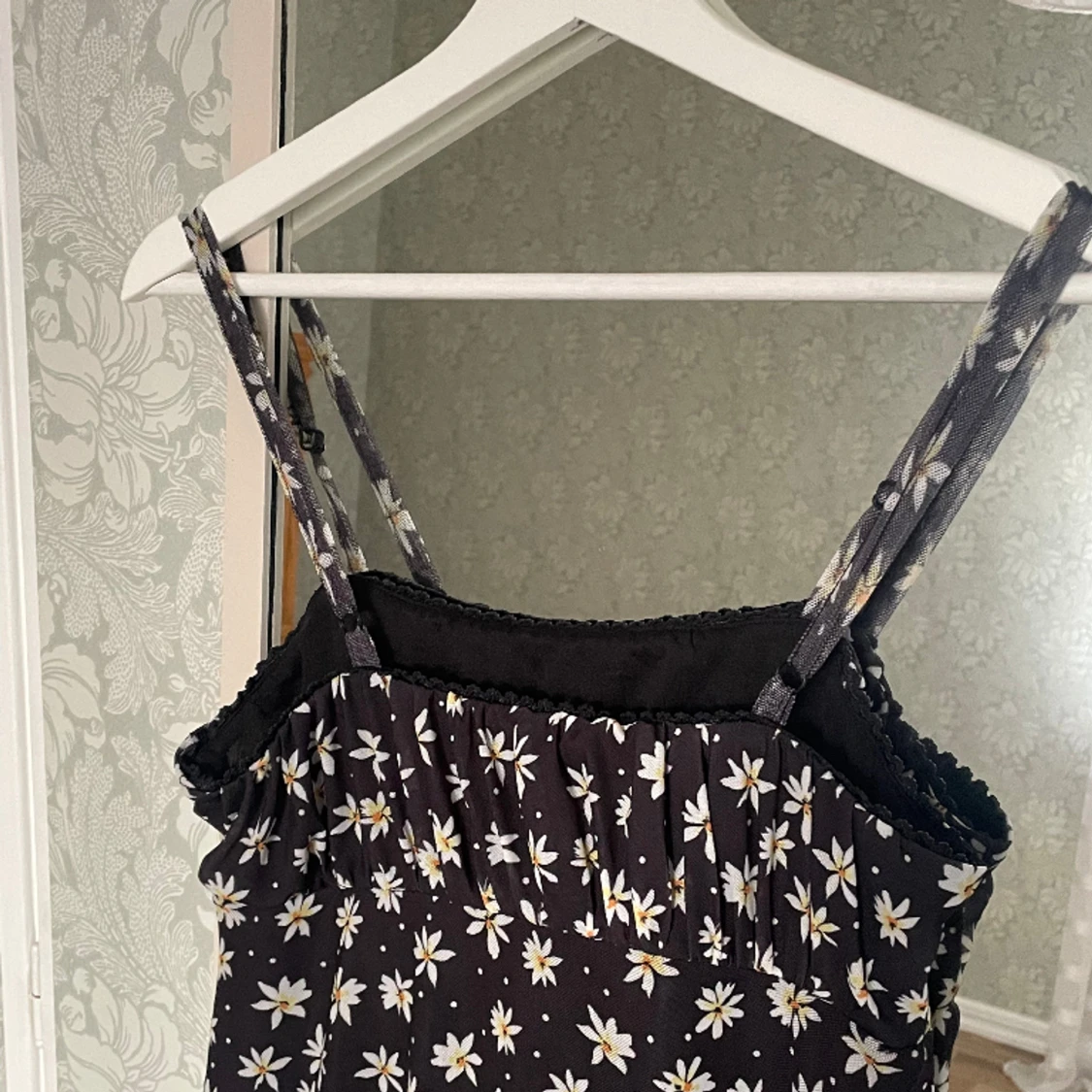 Blommig miniklänning - 90