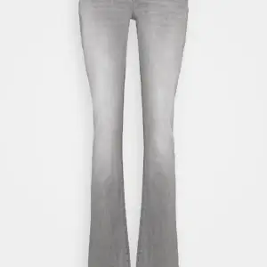 Köpte dessa ltb jeans för inte så länge sedan men de va lite stora så undra om någon med storlek 28 eller 29/34 skulle vela byta mot ett par 30/34? ❤️